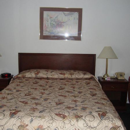 Royal Napanee Inn Greater Napanee Экстерьер фото