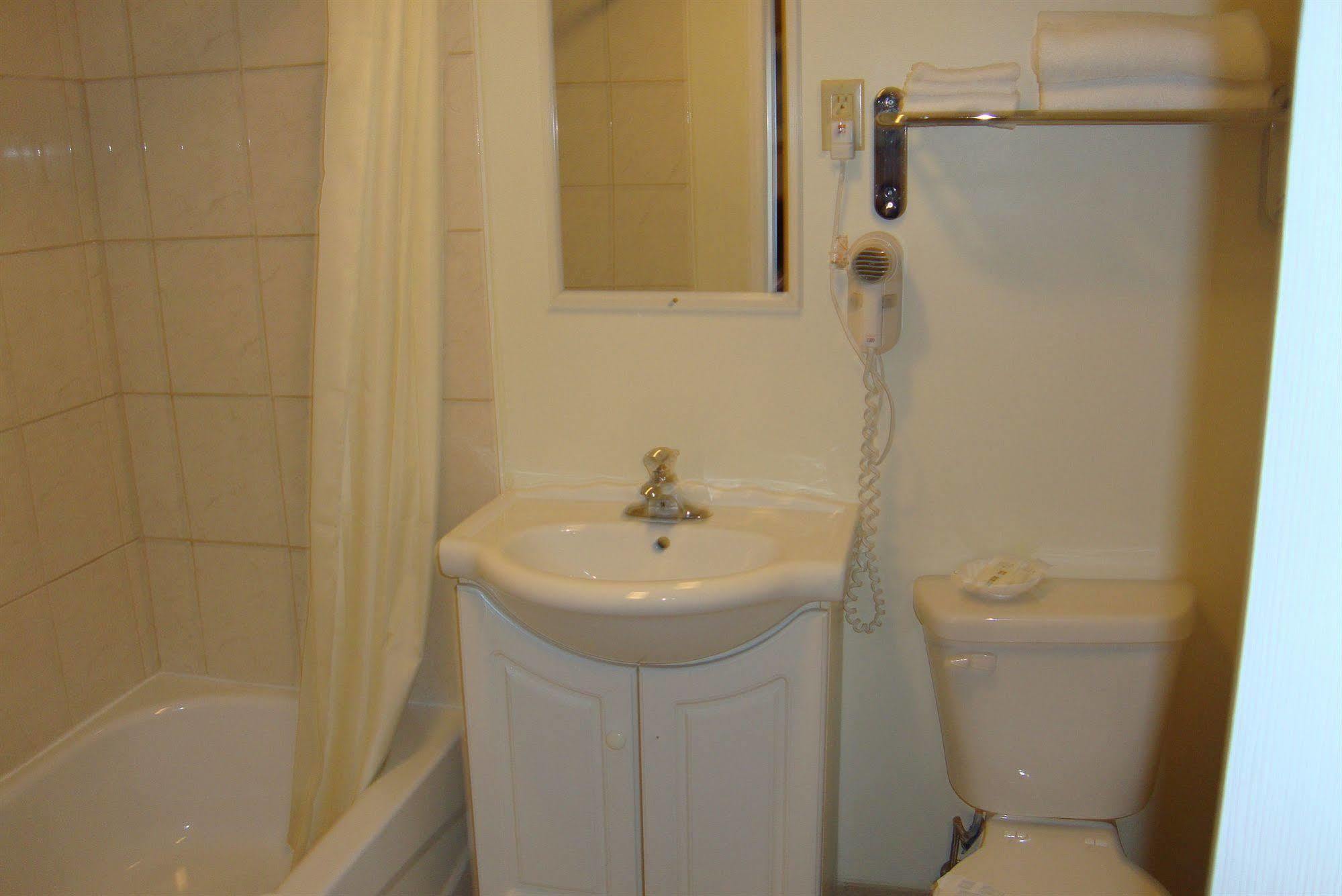 Royal Napanee Inn Greater Napanee Экстерьер фото