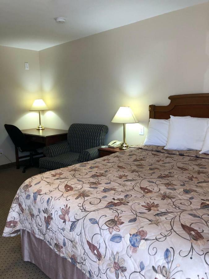 Royal Napanee Inn Greater Napanee Экстерьер фото
