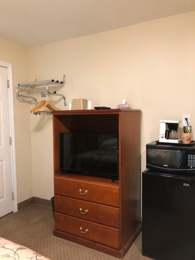 Royal Napanee Inn Greater Napanee Экстерьер фото